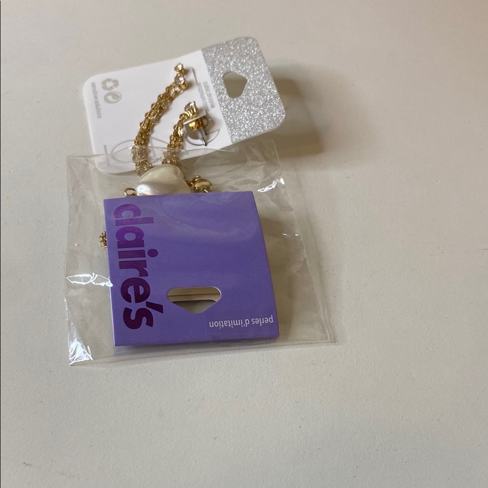 Claire's Gold and Cream Necklace and gold earrings